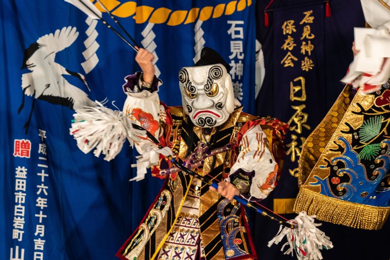 buổi biểu diễn iwami kagura buổi biểu diễn iwami kagura